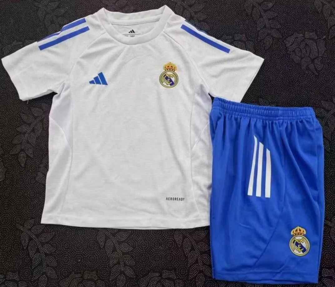 Camiseta Real Madrid Pre-Match 25/26 Niño + Pantalones Amigo saldazo, corre a por él en todo el mercado
