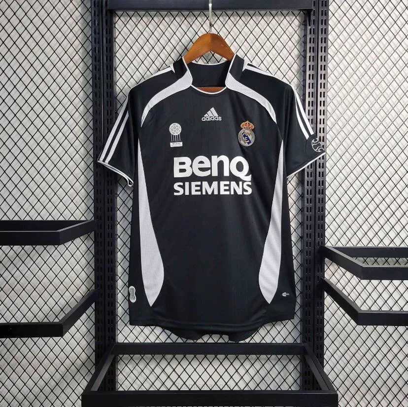 Camiseta Retro Real Madrid 2ª Equipación 06/07 Corre a por él este ganga fantástico